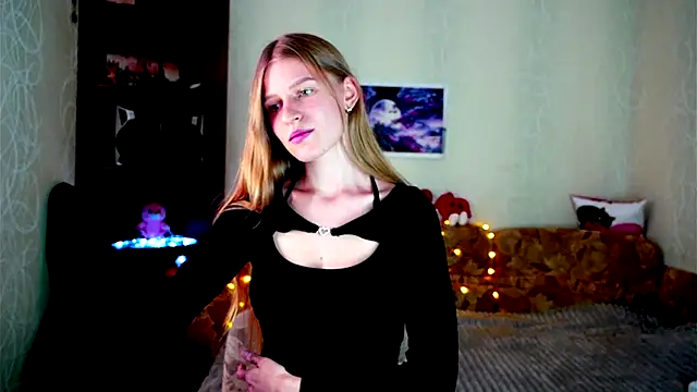Snapshot of Luntryy chatting on October 3, 10:23 am Luntryy online show from October 3, 10:23 am