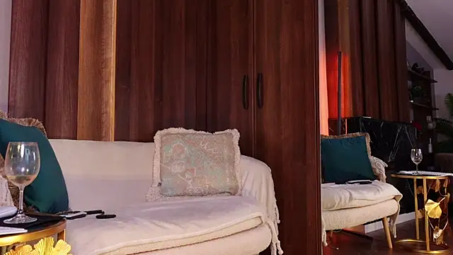 QueenMarX online show from February 7, 7:50 pm