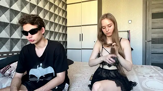 Snapshot of merycouple chatting on January 8, 2:47 am merycouple online show from January 8, 2:47 am