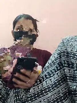 Snapshot of poojam93 chatting on December 17, 4:35 pm poojam93 online show from December 17, 4:35 pm