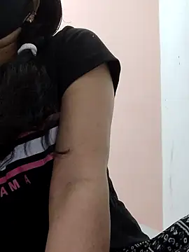 Snapshot of poojam93 chatting on February 9, 6:06 am poojam93 online show from February 9, 6:06 am