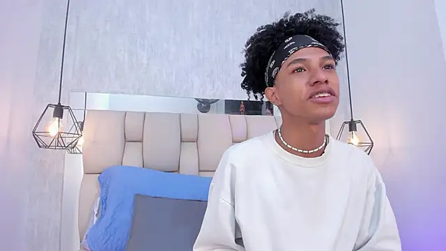 Snapshot of Johan_gz_ chatting on October 8, 11:52 am Johan gz  online show from October 8, 11:52 am