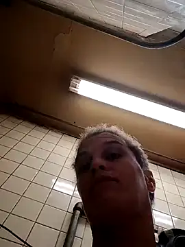 sarahkat86 online show from January 19, 3:38 pm