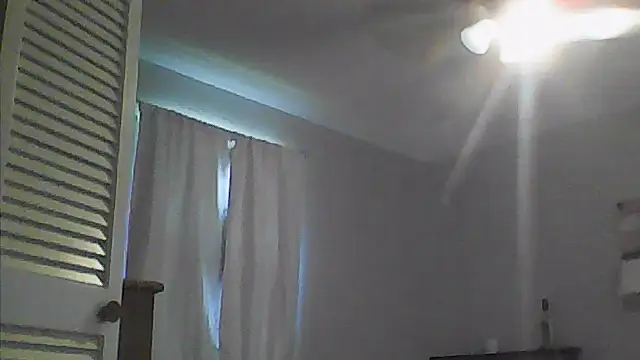 sarahkat86 online show from April 24, 10:01 pm