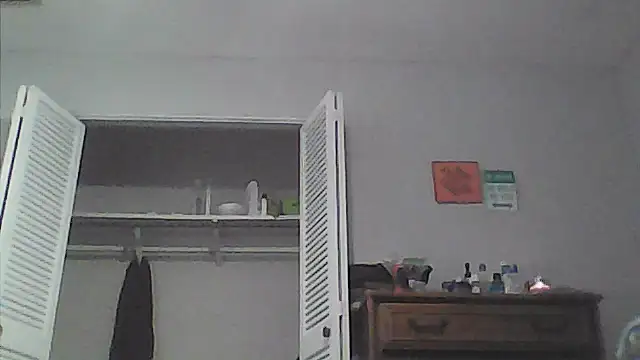 sarahkat86 online show from May 3, 11:22 pm