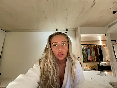 Laceyvipx online show from May 26, 9:00 pm
