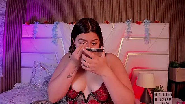 AdelaTaylor online show from October 9, 7:01 pm