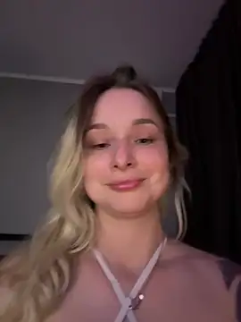 LilFleurish online show from May 15, 7:10 pm