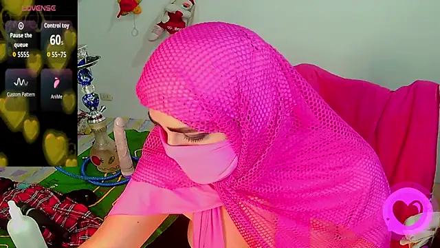 Snapshot of SultanaLayla chatting on April 13, 8:03 pm SultanaLayla online show from April 13, 8:03 pm