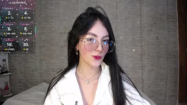 sarah saenz  online show from September 13, 4:23 am