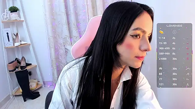 sarah saenz  online show from October 16, 4:02 am