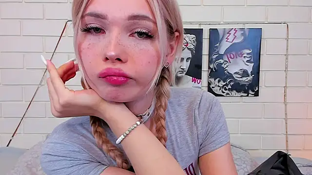 Blondy Fina online show from September 25, 5:00 am