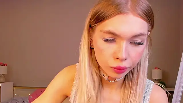 Blondy Fina online show from May 15, 5:14 am