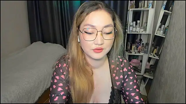 Snapshot of lyra_x chatting on March 18, 5:38 pm lyra x online show from March 18, 5:38 pm