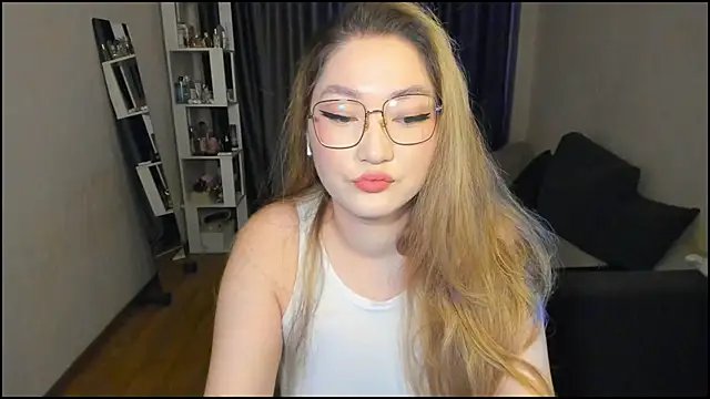 Snapshot of lyra_x chatting on March 27, 4:51 pm lyra x online show from March 27, 4:51 pm