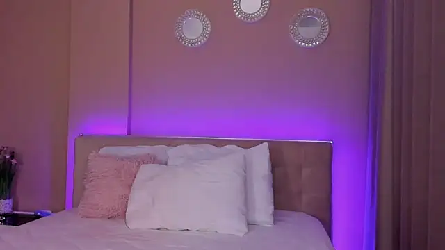 Emily Sheen online show from May 16, 4:09 am