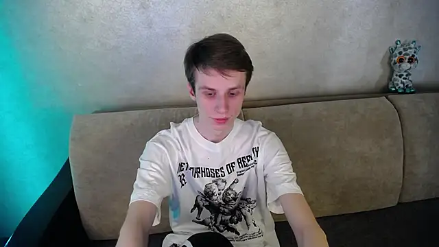 yes cute boy  online show from March 18, 12:19 pm