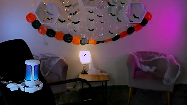 Snapshot of lilith_diva chatting on October 22, 8:08 pm lilith diva online show from October 22, 8:08 pm