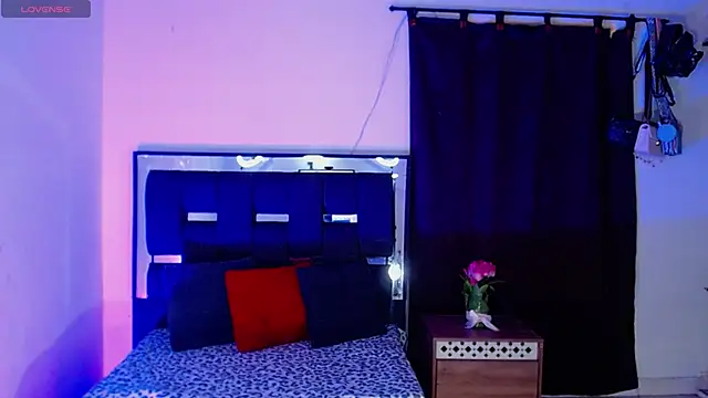 Snapshot of taniaqueen18 chatting on October 6, 9:01 pm taniaqueen18 online show from October 6, 9:01 pm