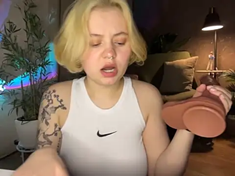 MoonIvy  online show from March 20, 6:24 pm