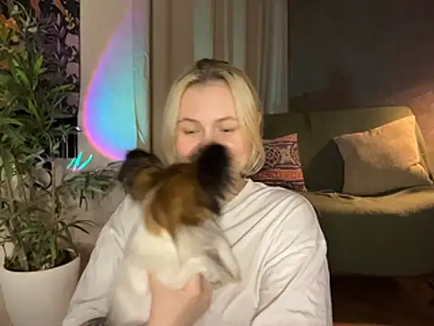 MoonIvy  online show from June 26, 8:13 pm