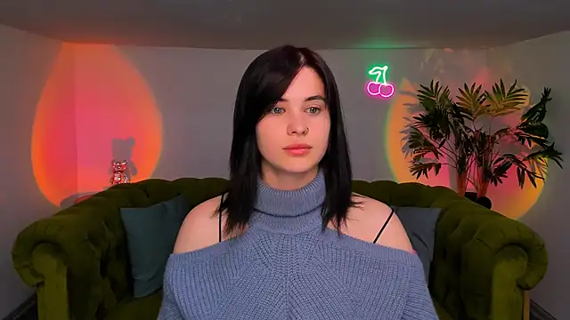 Snapshot of lil_angel_ chatting on October 13, 8:58 am lil angel online show from October 13, 8:58 am