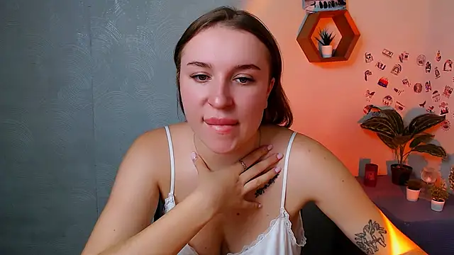 JuliaTopp  online show from October 10, 7:40 am