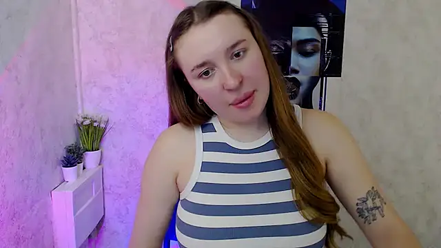 JuliaTopp  online show from February 12, 10:21 am