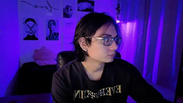 Snapshot of davoxer chatting on February 4, 3:23 am davoxer online show from February 4, 3:23 am