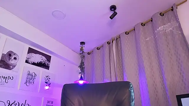 Snapshot of davoxer chatting on February 6, 3:55 am davoxer online show from February 6, 3:55 am