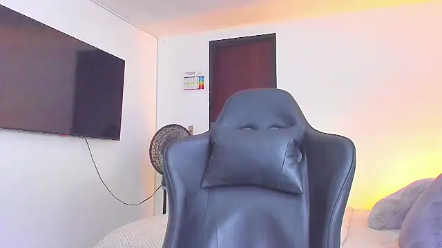 Snapshot of RJBarto chatting on September 28, 8:47 pm RJBarto online show from September 28, 8:47 pm