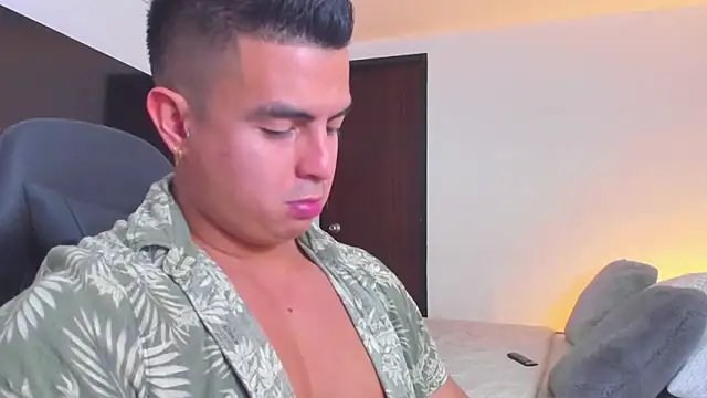 Snapshot of RJBarto chatting on September 29, 6:13 pm RJBarto online show from September 29, 6:13 pm