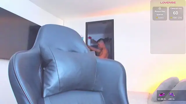 Snapshot of RJBarto chatting on October 14, 4:19 pm RJBarto online show from October 14, 4:19 pm