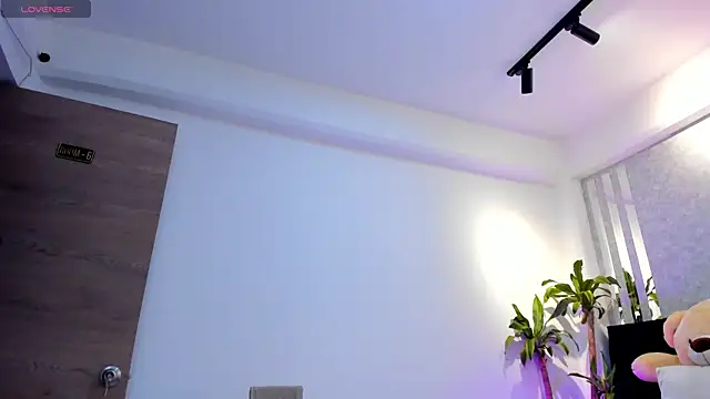 lily cash1 online show from December 18, 2:45 pm