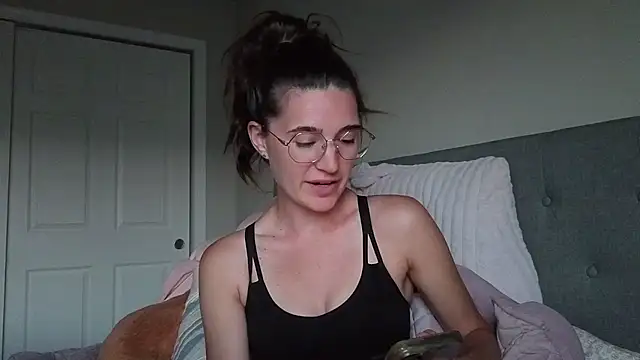 bambifarrina online show from June 7, 1:32 am
