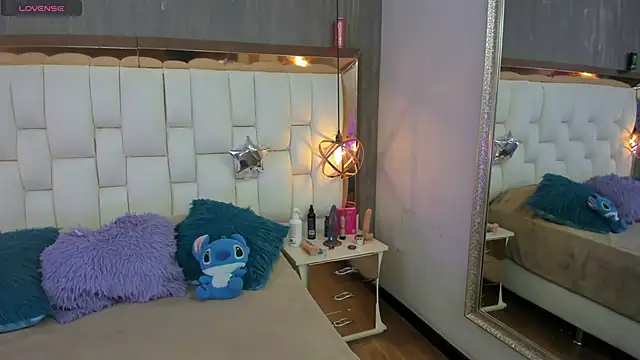 Foxxy Doll online show from May 4, 2:46 pm