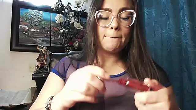 Laia  hadid online show from October 9, 9:24 pm