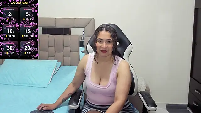 gabrielaponce11 online show from May 6, 2:44 pm