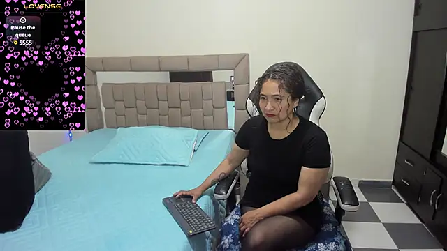 gabrielaponce11 online show from May 7, 1:49 pm