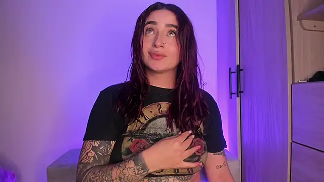 Snapshot of scarlett_Collinss chatting on February 10, 5:22 am scarlett Collinss online show from February 10, 5:22 am