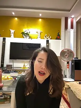 Snapshot of anna_yngs chatting on October 21, 11:11 am anna yngs online show from October 21, 11:11 am