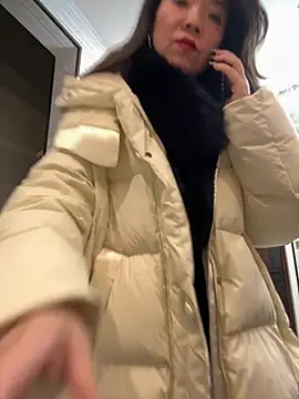 anna yngs online show from December 17, 1:28 pm