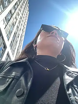 anna yngs online show from February 12, 5:02 am