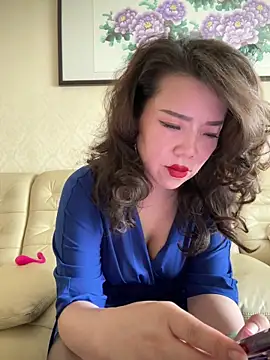 anna yngs online show from May 13, 1:58 am