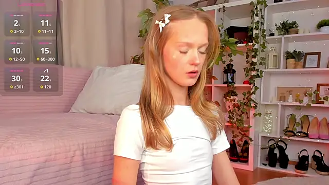 Snapshot of Kara_smalltits chatting on November 21, 11:53 am Kara smalltits online show from November 21, 11:53 am