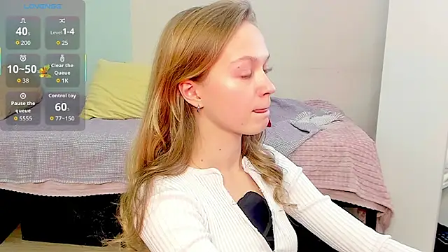 Snapshot of Kara_smalltits chatting on February 20, 11:00 am Kara smalltits online show from February 20, 11:00 am