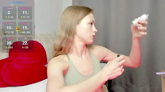 Snapshot of Kara_smalltits chatting on April 4, 4:04 pm Kara smalltits online show from April 4, 4:04 pm