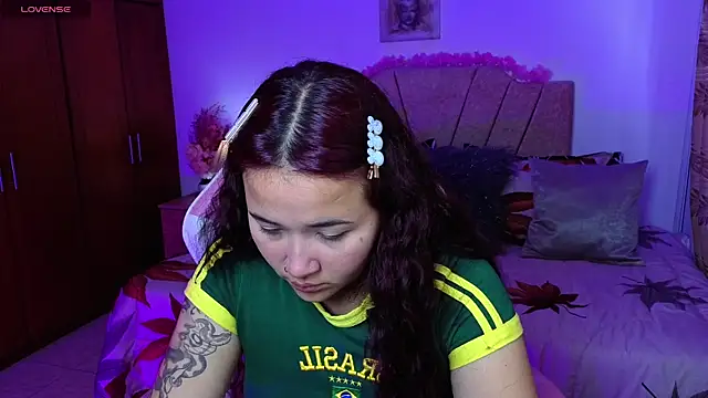 Leakitten online show from September 11, 8:20 pm