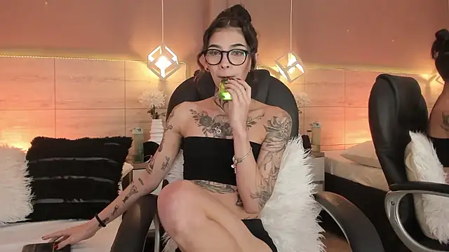 Snapshot of aa_lunit chatting on January 16, 2:54 pm aa lunit online show from January 16, 2:54 pm