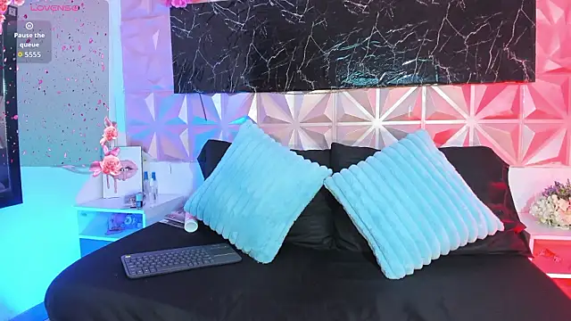 Scarlet fx online show from February 5, 12:54 pm